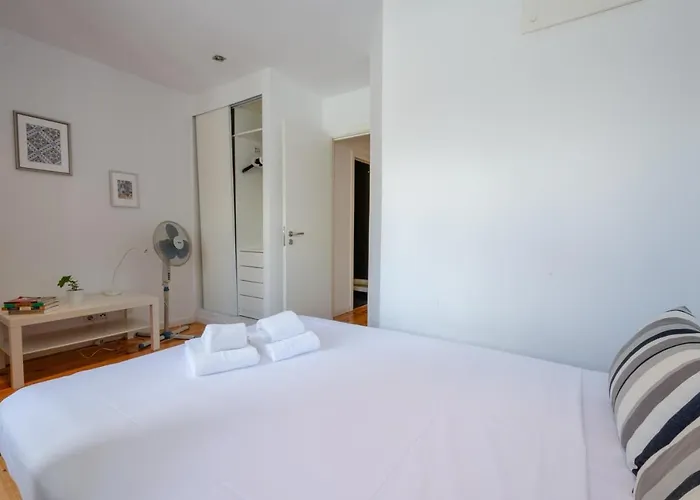 118 A - Flat Near Avenida Διαμέρισμα