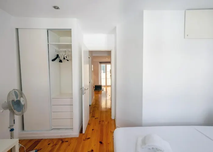 118 A - Flat Near Avenida Διαμέρισμα